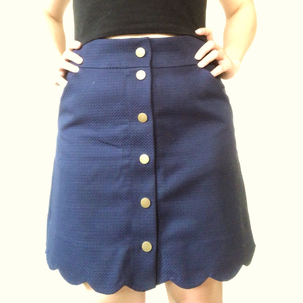 Scalloped hem mini skirt